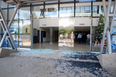 Violento ataque al Centro Judicial de San Pedro de Jujuy